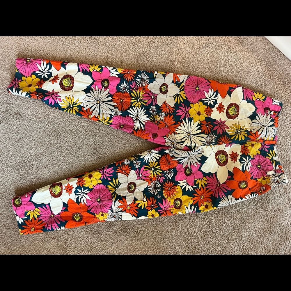 Floral cropped pants